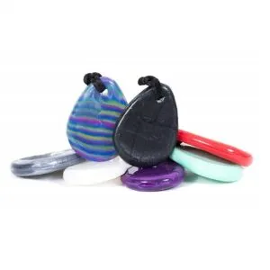 Chewigem Raindrop est un magnifique collier de dentition pour enfants et adultes. Cette chaîne à mâcher convient aux besoins de mastication moyens.