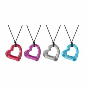Le cœur de bijoux CheWigem est un modèle populaire chez les filles et les adultes. Le cœur est assez flexible car il est non seulement agréable pour les besoins de mastication, mais aussi idéal pour s’agiter.