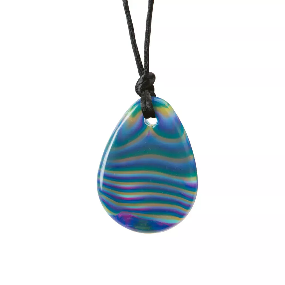 Le bijou à mâcher chewigem raindrop est un classique de chewigem. Un beau bijou à mâcher pour garçons, filles et adultes. Ceci est fourni avec un revêtement lisse et brillant et fait de silicone sûr. Convient aux besoins moyens de mastication