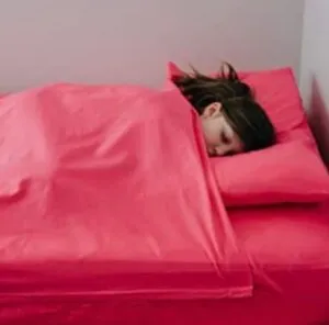 La literie en feuilles zippées pour enfants est la literie idéale pour les dormeurs agités. Literie zippée qui reste serrée sur le lit pendant le sommeil.