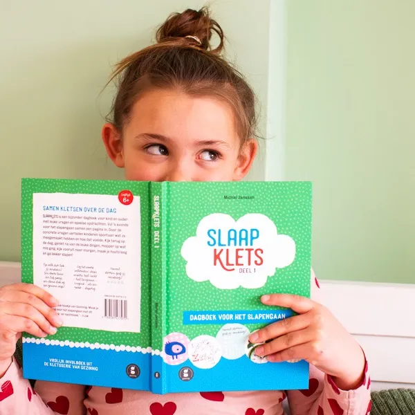 Met het boek slaapklets help je samen met je kind de dag doornemen en fijn af te sluiten