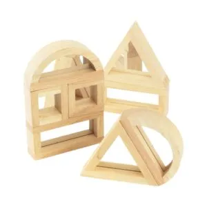 Cet ensemble de blocs miroirs se compose de 4 formes différentes (carré, rectangle, triangle et demi-cercle). Les blocs miroirs peuvent être combinés avec l’ensemble des blocs sensoriels.