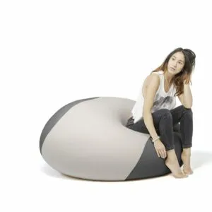 Le pouf Terapy Ollie est disponible en plusieurs couleurs. Le pouf Ollie de Terapy est ergonomique et très confortable. Le pouf Ollie permet de s’y enfoncer et offre un soutien suffisant.