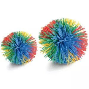 Une boule à pompons est idéale pour s’agiter et apaiser le cerveau