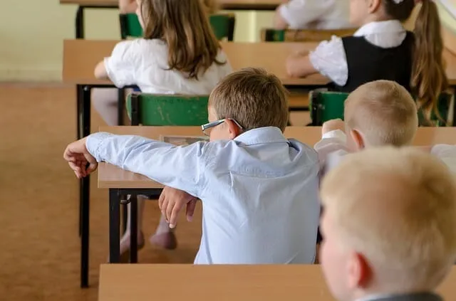 Des activités proprioceptives en classe qui aident les élèves à s’autoréguler. Les activités de travail intenses garantissent à l’élève une meilleure alerte et à un meilleur apprentissage