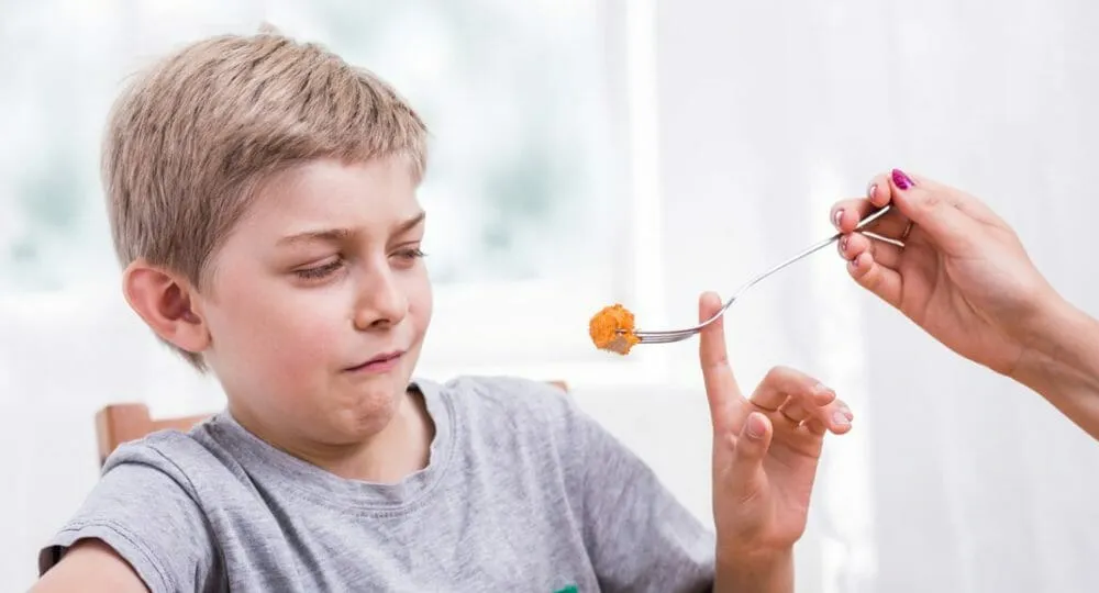 Difficile avec la nourriture ? Souvent, il peut y avoir un problème dans le traitement des stimuli sensoriels. Certains enfants cherchent des stimuli buccals, tandis que d’autres sont hypersensibles aux stimuli buccaux tactiles. Lisez les panneaux et nos conseils ici