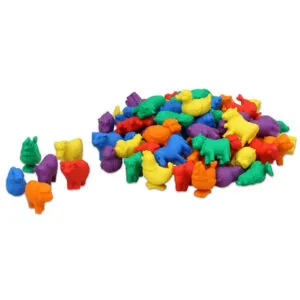 Avec les animaux de ferme, on apprend aux enfants d’âge préscolaire à compter, trier et faire des calculs simples. Le coffret d’animaux de ferme est un excellent jouet éducatif pour les enfants d’âge préscolaire.
