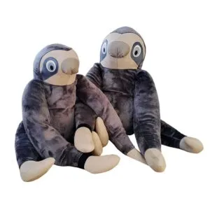 Oliz Bent est un jouet en peluche lesté en forme de paresseux.