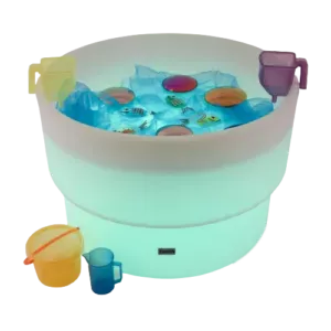 La nappe phréatique Tickit est légère pour un usage intérieur et extérieur avec de l’eau, de la glace et des billes d’eau. Idéal pour le jeu sensoriel avec la lumière !