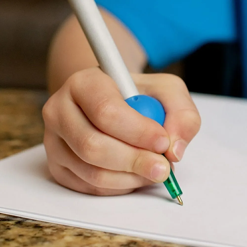 Ark Therapeutic Butter Pencil Grip est un outil idéal pour enseigner aux enfants une bonne prise de stylo. Indispensable comme matériel scolaire.