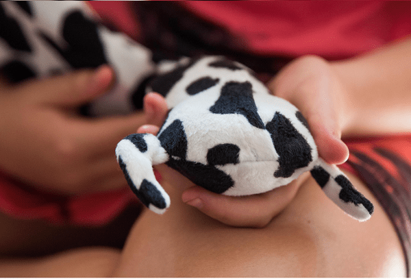 Lisez l’expérience avec le jouet en peluche vibrant senseez soothables