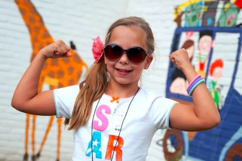 Le bracelet de dentition Chewigem Twister convient aux enfants ayant un léger besoin de mâcher, et il est aussi agréable de jouer avec.