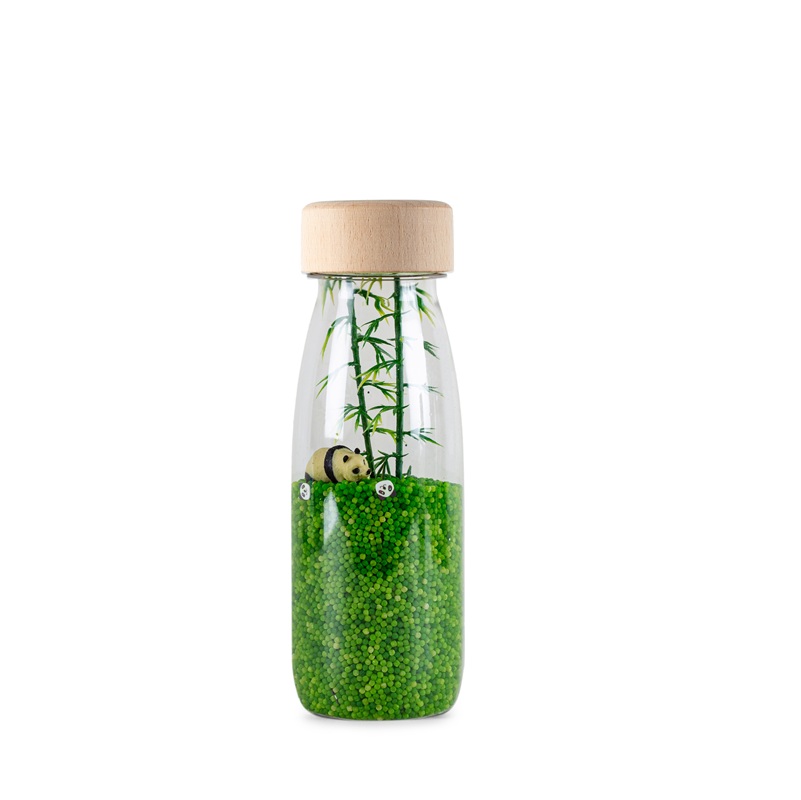 Petit Boum Sound Bottle Panda offre un bel aperçu de la vie du panda, le secoue et apprécie le son et découvre la scène.
