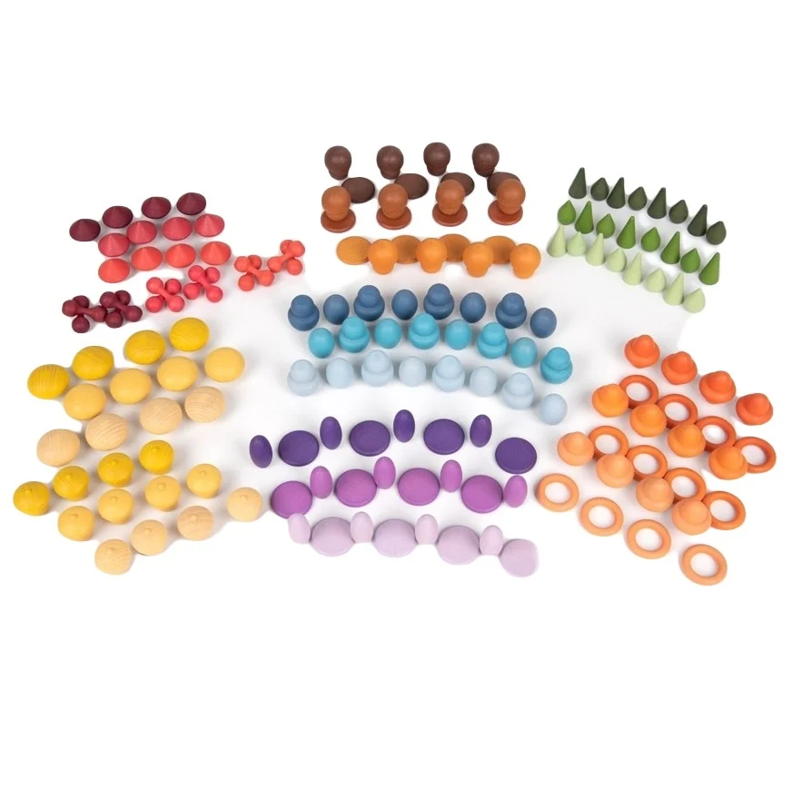Le set de démarrage Ticket Wooden Treasures est un matériau éducatif pour apprendre, trier et compter les couleurs. Mais saviez-vous que le set est aussi très pratique pour jouer des parties libres ?