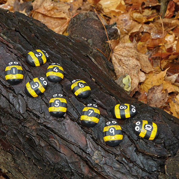 Nombres Yellow Door sur les abeilles domestiques – pierres et abeilles en résine pour s’entraîner à compter, additionner, soustracter et les nombres pairs/impairs