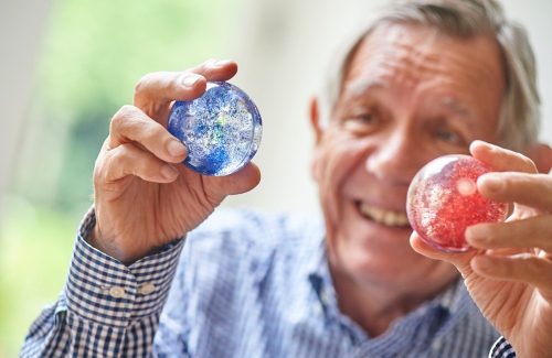 Snoezelen dans la démence, quels sont les avantages et les effets de snoezelen et du matériel sensoriel sur les personnes âgées atteintes de démence.