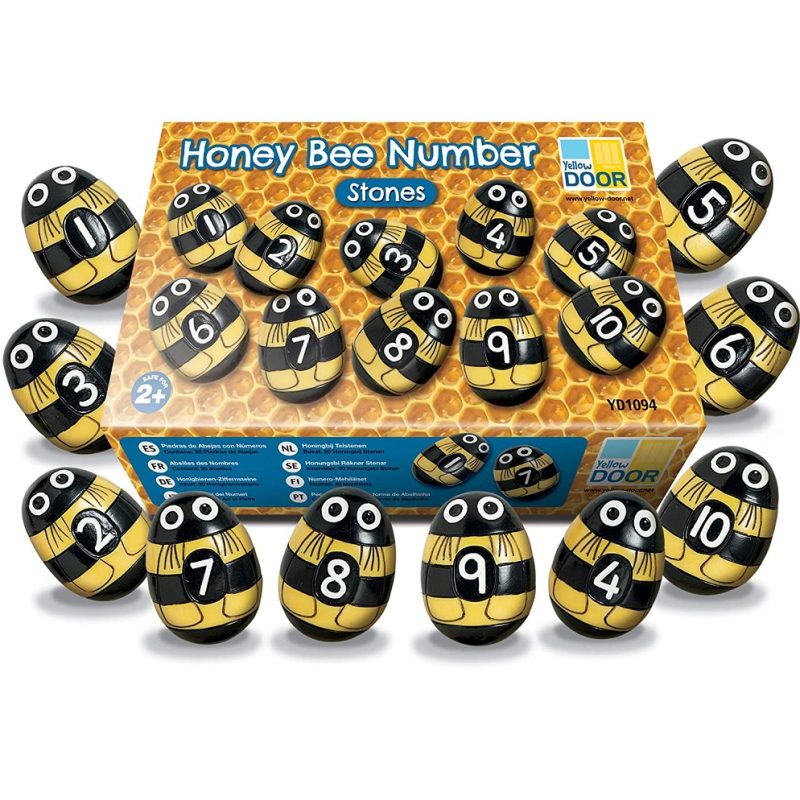 Les chiffres d’abeilles de la porte jaune initient les jeunes enfants aux nombres et à la compréhension des nombres.
