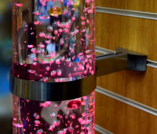fixation pour la lampe snoezel avec des poissons de 120 cm de haut et 12 cm de diamètre