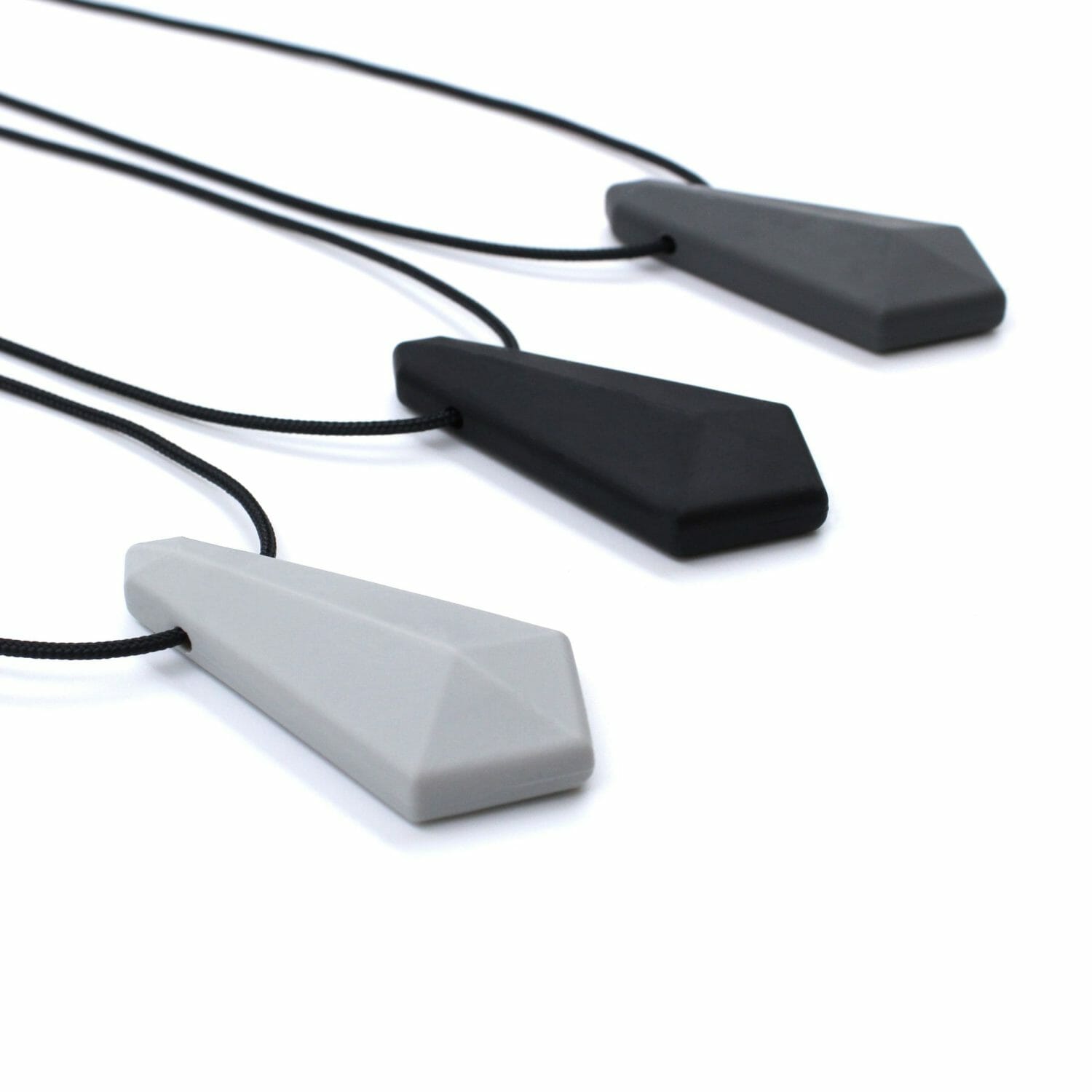 Les bijoux à mâcher Ark Chewel sont un collier à mâcher de hanche d’Ark Therapeutic spécialement pour les adolescents et les adultes. Ressemblant à un vrai bijou, celui-ci est discret.