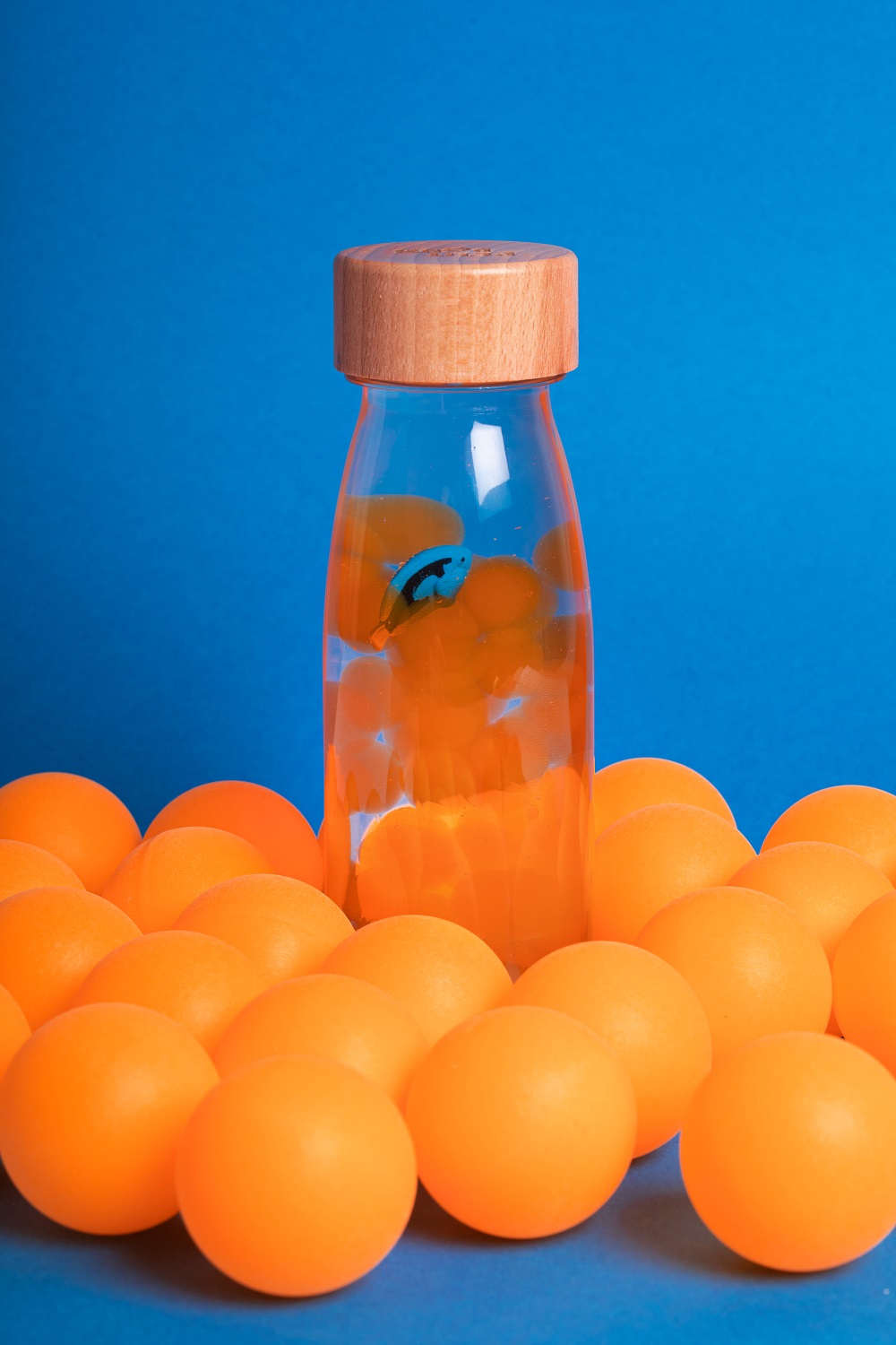 de petit boum sound bottle blauwe vis zal in de smaak vallen, geniet van de dwarrelende vis en ontspan