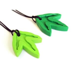 La chaîne de morsure dino-track d’Ark therapeutic est la chaîne à mâcher dino pour les fans de dinosaures. Quel enfant ne veut pas mâcher ces empreintes de dino