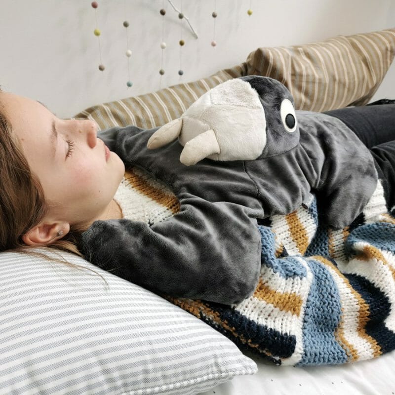 Le doudou de pondération koko-nora aide les enfants ayant des problèmes de traitement des stimuli tels que l’autisme et le TDAH à mieux se reposer et s’endormir