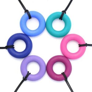 Les bijoux à mâcher Ark’s Ring sont une chaîne de morsures joyeuse. Ce bijou à mâcher convient aux enfants et aux adultes qui aiment mâcher avec les dents de devant.