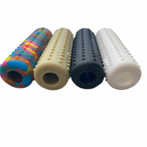 chewigem chewsieraad chubes est une chaîne de mastication chewigem polyvalente. Utilisez-le comme surmatelas de crayon, poignée de crayon, attachez-le à un sweat à capuche ou utilisez-le comme chaîne de morsure.