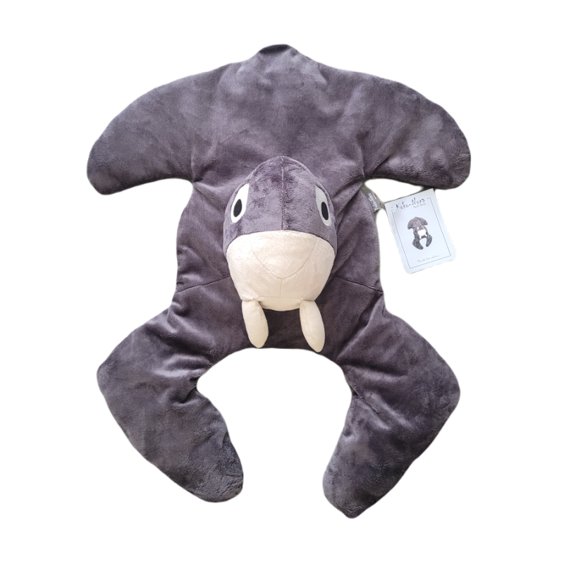 koko nora lessing câlin pilo de walrus est bientôt le meilleur compagnon de votre enfant. Il enveloppe le corps et fournit à votre enfant une pression profonde, ce qui lui permet de se reposer et de s’endormir.