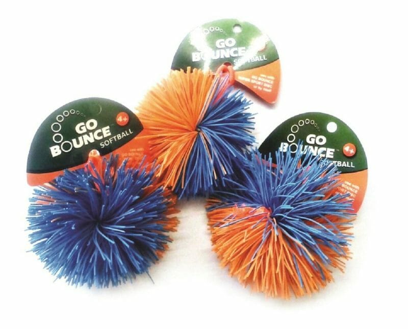 La boule Koosh est une boule molle de cordes en caoutchouc. Idéal pour pratiquer la capture et le lancer et l’utiliser comme balle de stress.