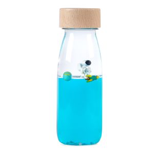 petit boum univers de bouteille sensorielle. Une bouteille qui donne un aperçu de l’espace à la terre.