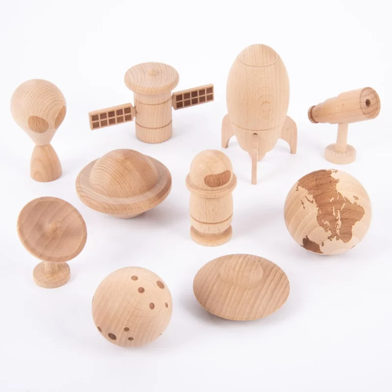 Figurines spatiales en bois ensemble de 10 pièces, idéal pour le jeu à thème.