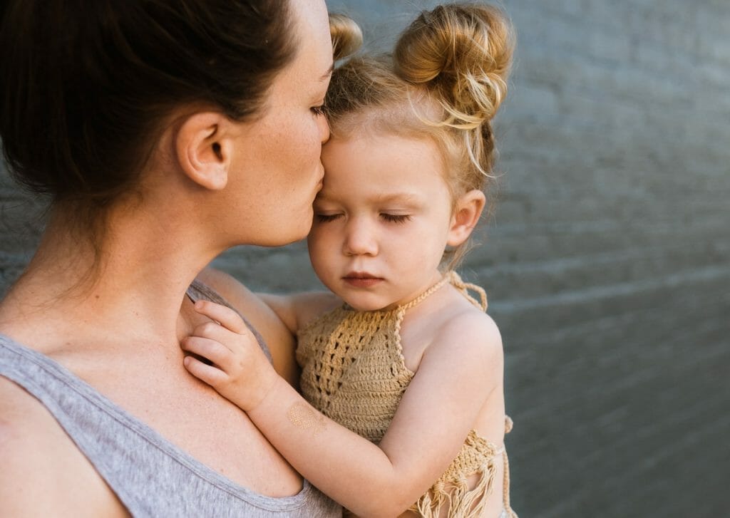 Comment soutenez-vous, en tant que parent, votre enfant très sensible, comment vous assurez-vous que votre enfant n’est pas dépassé?