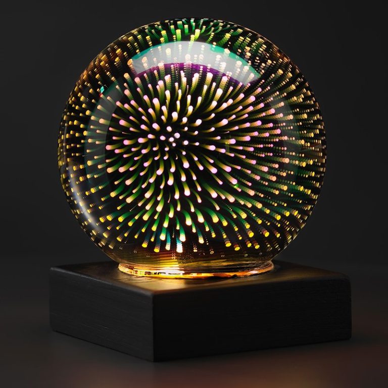 La balle en fibre de verre Playlearn est apaisante pour les enfants autistes, regarder les effets de la lumière a un effet stimulant.