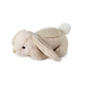 Le lapin Cloud b Twilight est un ami super doux qui apaise votre enfant dans la chambre sombre en projetant un magnifique ciel étoilé sur le plafond et les murs.