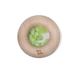 Le beignet sensoriel en bois petit boum est un excellent jouet sensoriel à explorer visuellement, tactilement et auditivement