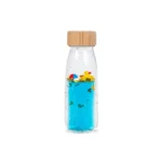Petit Boum Move Bottle Duckling est une belle bouteille sensorielle qui plaira à de nombreux enfants à explorer