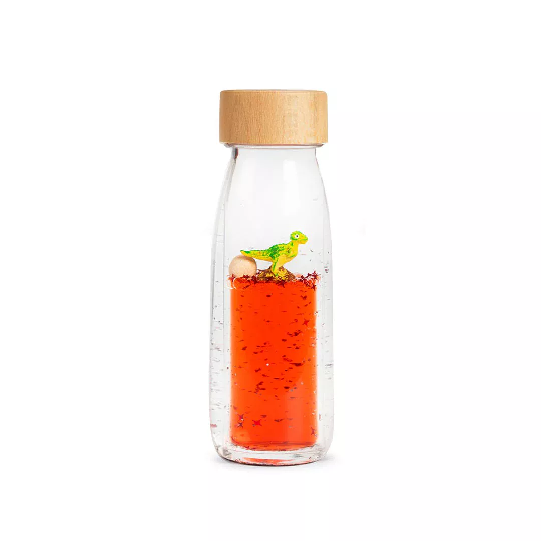 Découvrez la Move Bottle T-Rex de Petit Boum – une bouteille sensorielle unique avec un dinosaure flottant.
