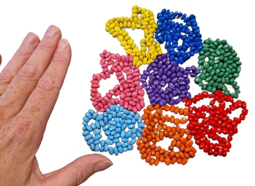 Détendez-vous, créez et émerveillez-vous avec plus de 1150 pierres magnétiques colorées ! Les aimants Bunte Crack ne sont pas n’importe quels jouets - ils sont le jouet ASMR ultime pour les adultes, parfait pour la relaxation, le soulagement du stress et l’expression créative.