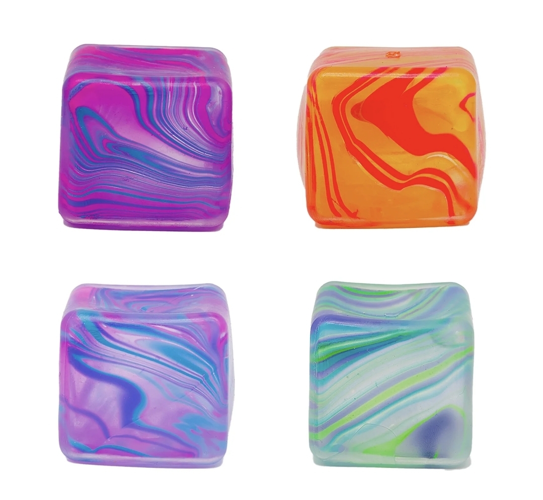 Vous voulez acheter Squishy Cube ? La balle anti-stress malléable qui aide à se détendre, à se concentrer et à réduire le stress. Parfait pour petits et grands.