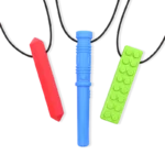 Ensemble de 3 chaînes à mâcher pour enfants. Soutient le traitement des stimuli, la concentration et l’autorégulation. Disponible en différentes fermetés.  