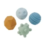 Ensemble de 4 boules sensorielles avec différentes structures. À remplir pour le son et l’expérience supplémentaire. Stimule les sens et les capacités motrices.  